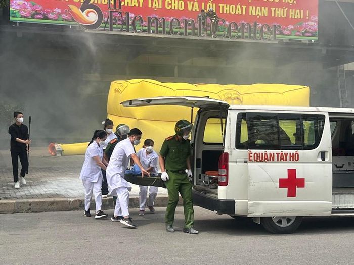 Lực lượng y tế huy động tham gia diễn tập phương án
