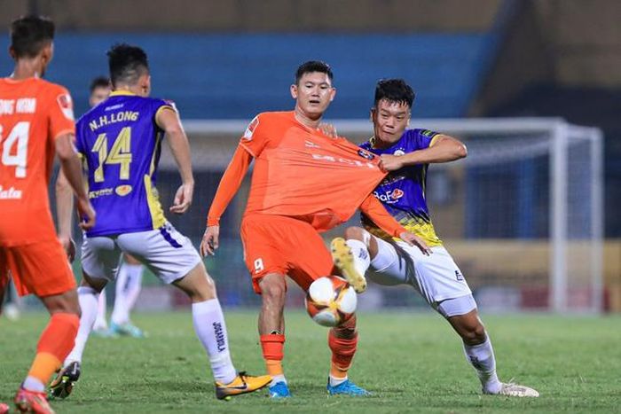 Đội bóng của HLV Bandovic bộc lộ nhiều sơ hở khi cùng lúc vắng Văn Quyết và Hùng Dũng trên sân trận vừa qua. Ảnh: Hoàng Linh