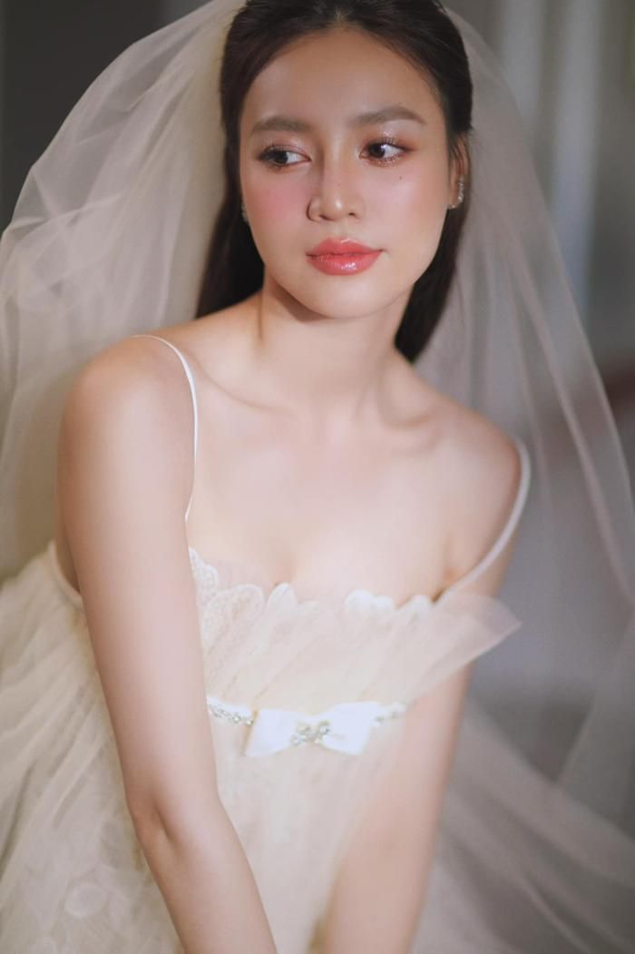 Không chỉ Lan Ngọc, thời gian qua rất nhiều nghệ sĩ khác như: Hòa Minzy, Đàm Thu Trang - Cường Đô La, Noo Phước Thịnh cũng liên tục bị mạo danh khiến nhiều người không khỏi bức xúc