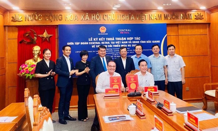 Lễ ký kết thỏa thuận hợp tác giữa Tập đoàn Central Retail tại Việt Nam và UBND tỉnh Bắc Giang về tiêu thụ vải thiều mùa vụ 2023.