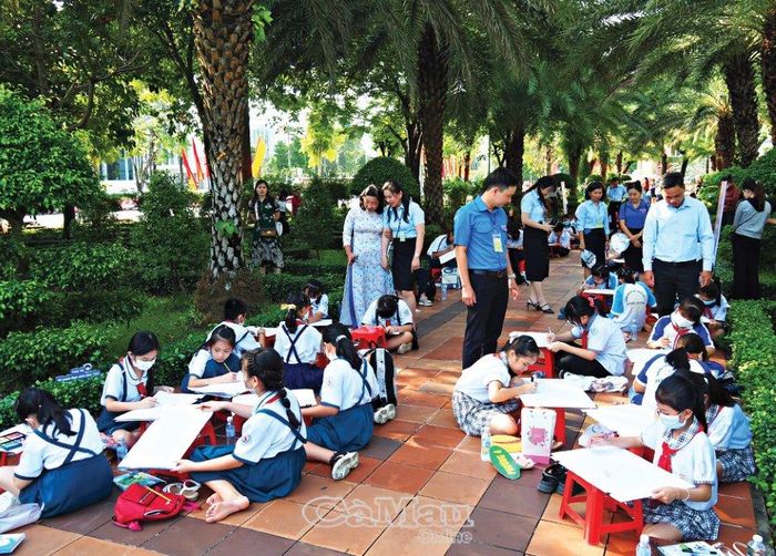 Công viên văn hóa Hùng Vương cũng là nơi có không gian lý tưởng để các đơn vị tổ chức thi vẽ tranh, các buổi ngoại khóa ngoài trời.