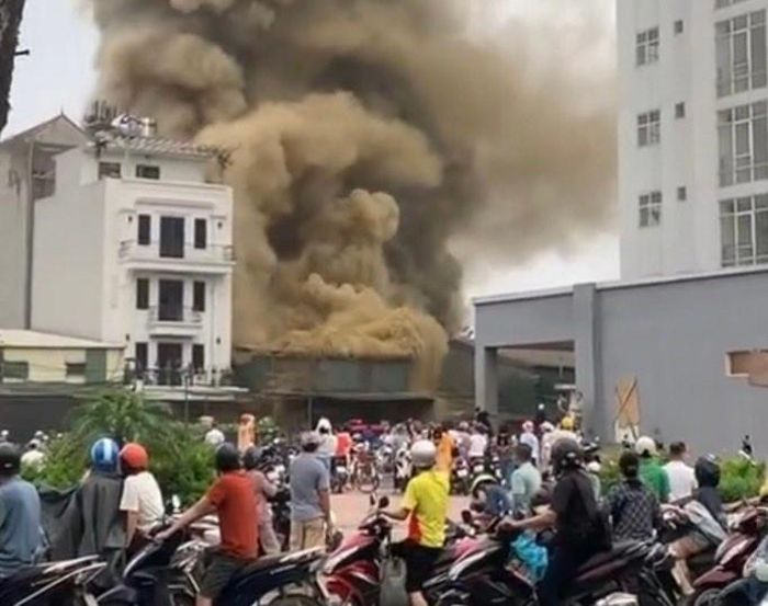 Hình ảnh ban đầu của vụ cháy.