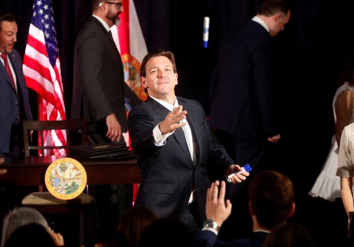  Ông DeSantis xuất hiện tại một sự kiện ở Tampa hôm 17/5. Ảnh: Reuters. 