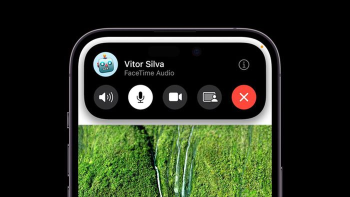 Đặc điểm chung của hai thiết bị cao cấp đến từ nhà Apple năm nay là phần "tai thỏ" quen thuộc đã được thay thế bằng màn hình đục lỗ viên thuốc mới lạ giống nhiều tin đồn từ trước, giúp tối ưu hóa không gian hiển thị cũng như giúp chiếc điện thoại trở nên hấp dẫn hơn khi nhiều năm những đối thủ cạnh tranh đã sử dụng màn hình "nốt ruồi".