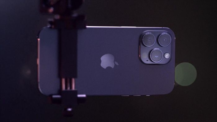 Trong khi màn hình iPhone 14 Pro Max sở hữu màn hình kích thước 6.7 inch thì iPhone 14 Pro Max lại có kích thước nhỏ hơn, chỉ khoảng 6.1 inch.