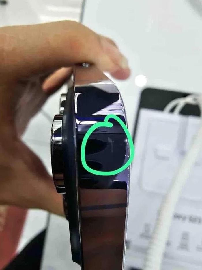 Theo đại diện một chuỗi bán lẻ ẩn danh, lỗi này của iPhone không gây ảnh hưởng đến chất lượng sản phẩm nhưng đây là lỗi thẩm mỹ không đáng có và hiếm khách hàng chấp nhận một sản phẩm gặp lỗi dạng này.