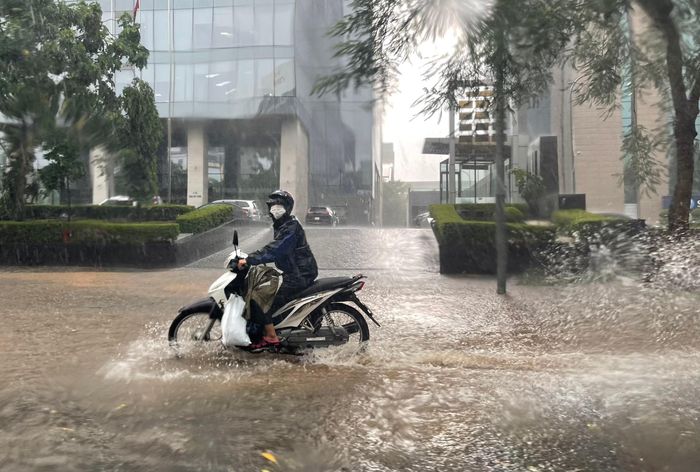 Miền Bắc, miền Trung tiếp tục đón mưa dông.