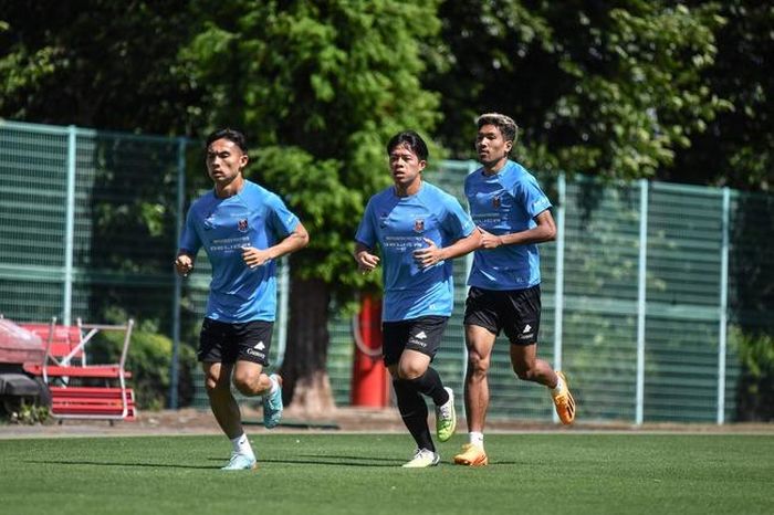 Ba tuyển thủ Thái Lan được CLB Urawa Red Diamonds mời đến tập luyện sau khi Thai League kết thúc. Ảnh: Muangthong United