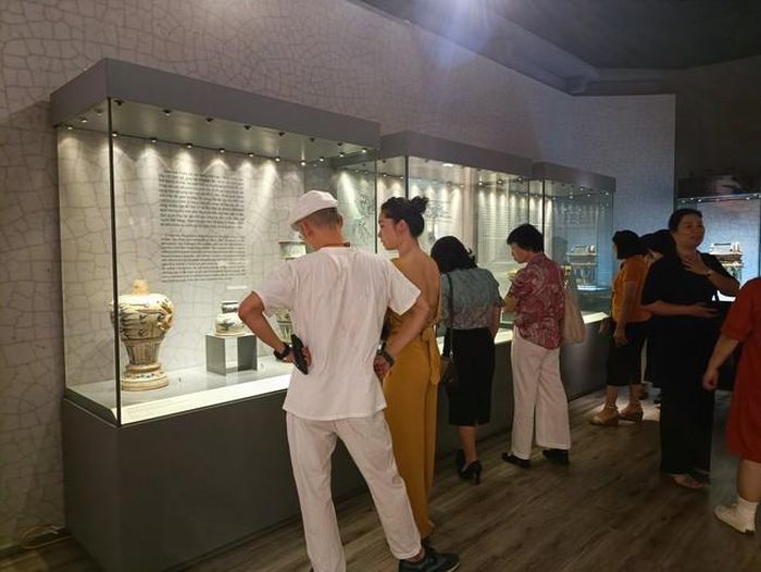 Triển lãm thu hút được lượng lớn du khách tới tham quan trong những ngày đầu tổ chức