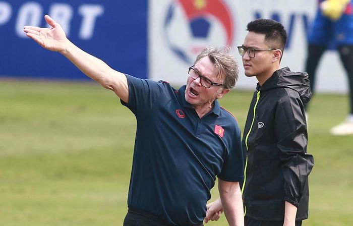 HLV Philippe Troussier chưa vội tiến hành thay máu lực lượng ở tuyển Việt Nam