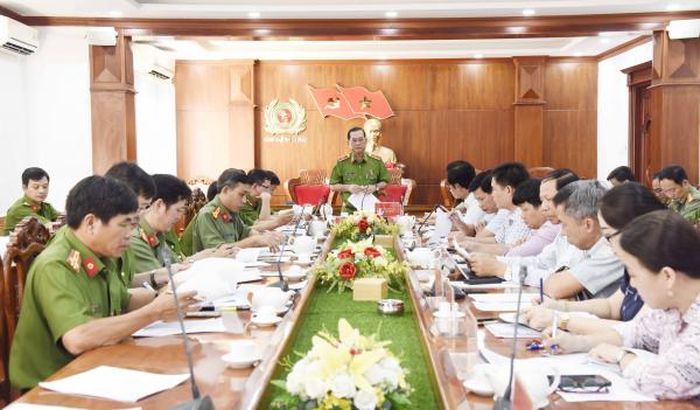 Toàn cảnh buổi làm việc.