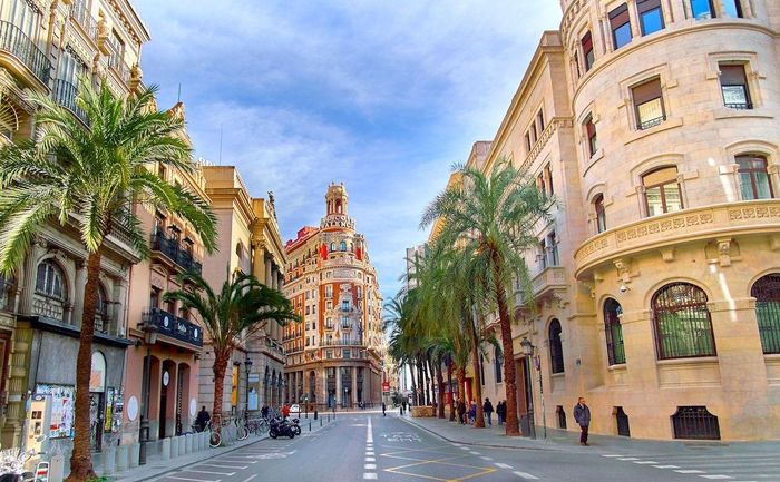  Valencia sẽ áp dụng thuế du lịch vào năm nay. Ảnh: Matador Network. 