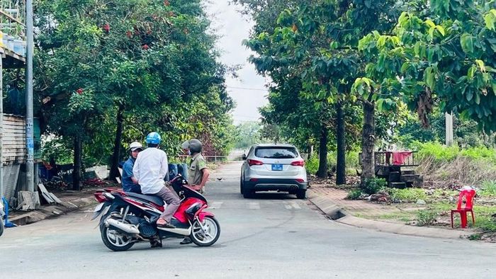 Khu vực phát hiện thi thể trong vali. Ảnh: Dương Bình.
