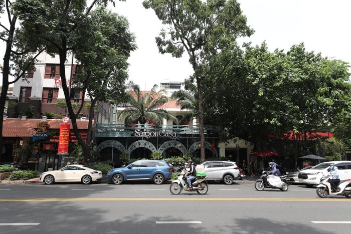 Nối gót Phin Deli, Saigon Casa Cafe cùng thuộc tập đoàn Novaland cũng thông báo rời khỏi mặt bằng tại số 7 đường Phạm Ngọc Thạch từ ngày 23/5. Điều này đồng nghĩa với việc chuỗi cà phê đình đám một thời nay chỉ còn một mặt bằng duy nhất tại chung cư Orchard Park View (quận Phú Nhuận).