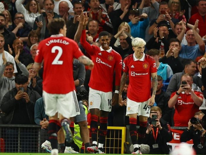 Đến nay, tiền đạo trưởng thành từ lò Carrington cũng có thêm 11 pha kiến tạo. Theo Opta, Rashford là cầu thủ MU duy nhất cán mốc 30 bàn một mùa kể từ thời điểm Robin van Persie làm được điều này trong mùa 2012/13.