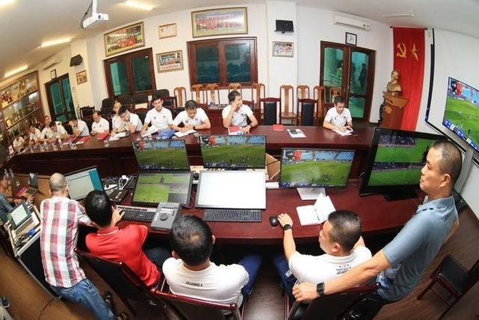  CĐV đang háo hức chờ VAR "trình diễn" ở V-League 