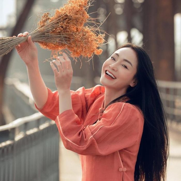 Nữ diễn viên luôn xuất hiện với hình ảnh trẻ trung, tràn đầy năng lượng.