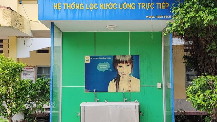 Hệ thống lấy nước tại vòi của một trường khác trên địa bàn xã Điền Hải đang trong tình trạng không thể sử dụng (ảnh chụp 9/2022)