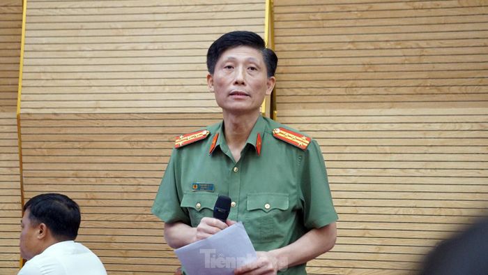 Đại diện lãnh đạo Công an TP Hải Phòng trả lời công nhân, người lao động về nội dung an ninh trật tự, PCCC, tín dụng đen.