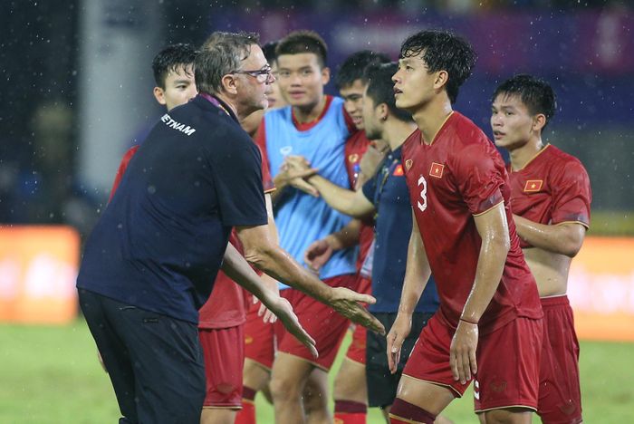 điều ông Troussier lo nhất với tuyển Việt Nam tới đây là khả năng thực chiến với chiến thuật mới lẫn niềm tin từ người hâm mộ mà thôi