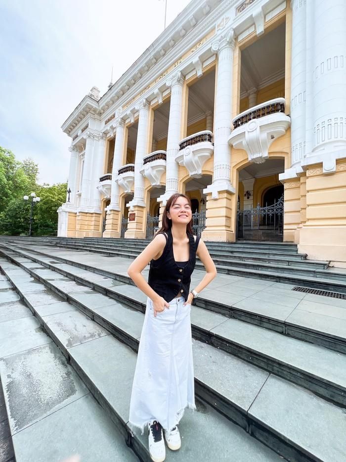 Vóc dáng mảnh mai của Phạm Quỳnh Anh sau gần 1 năm sinh con.