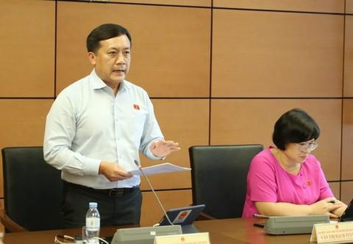 Đại biểu Hà Phước Thắng (TPHCM) thảo luận tại tổ 