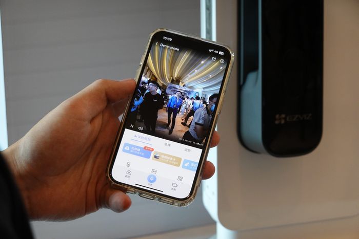 Một ứng dụng theo dõi hình ảnh từ camera an ninh.