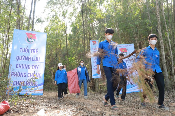 Hoạt động nhằm tuyên truyền phòng chống cháy rừng, để người dân tích cực tham gia phòng chống cháy rừng. Trong đó vai trò của thanh niên được coi là hạt nhân, xung kích đi đầu để tuyên truyền phòng chống cháy rừng. 
