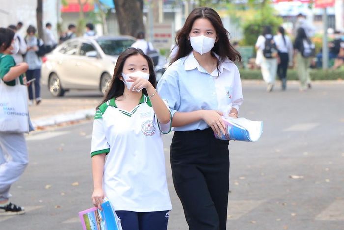 Ở đợt 1, điểm trung bình của thí sinh là 639,2 điểm, 152 thí sinh trên 1.000 điểm. Thí sinh có điểm thi cao nhất là 1.091 điểm và thấp nhất là 238 điểm. Kết quả kỳ thi đợt 2 sẽ được công bố vào tháng sau. 