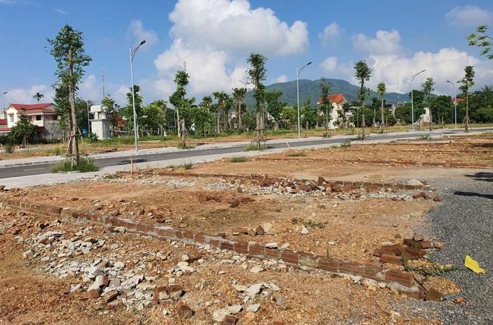 Đất thanh khoản chậm, khiến nhà đầu tư lao đao trước những khoản nợ ngân hàng. (Ảnh: N.Tiến)