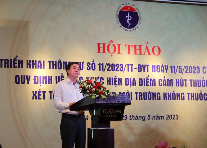 Thứ trưởng Bộ Y tế Trần Văn Thuấn phát biểu tại hội thảo