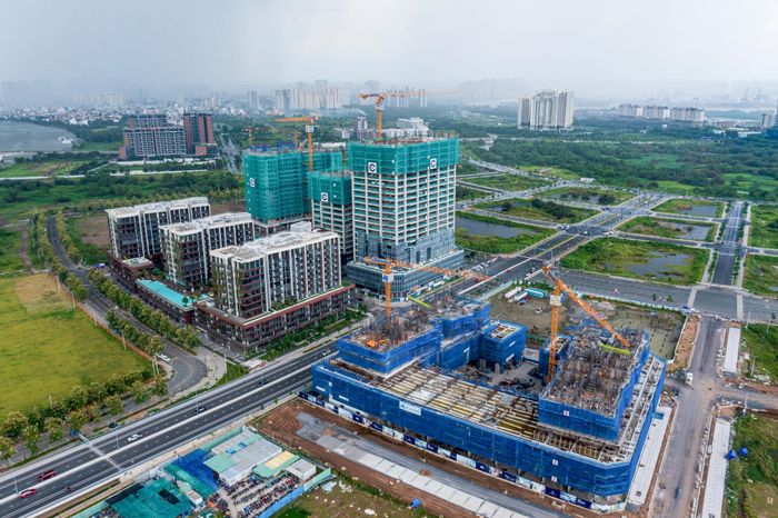  Doanh nghiệp xây dựng cần đa dạng hóa công việc và nâng cao năng lực tài chính. Ảnh: Quỳnh Danh. 