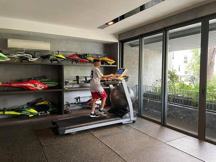 Phòng tập gym cho con trai rèn luyện sức khỏe. Nguồn ảnh: FBNV