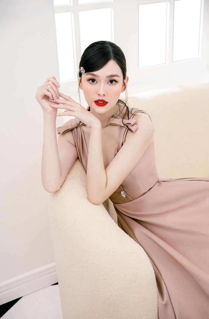 Á hậu Tường San được nhắc tới là một trong những mỹ nhân sở hữu nhan sắc đẳng cấp quý phái của Vbiz.