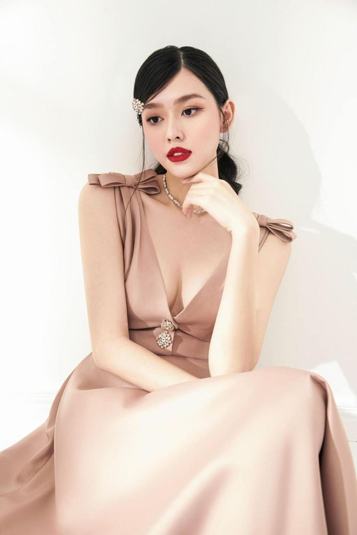 Á hậu Tường San sở hữu vẻ đẹp mong manh, ngọt ngào, được ví như sự thuần khiết của nữ diễn viên Song Hye Kyo.