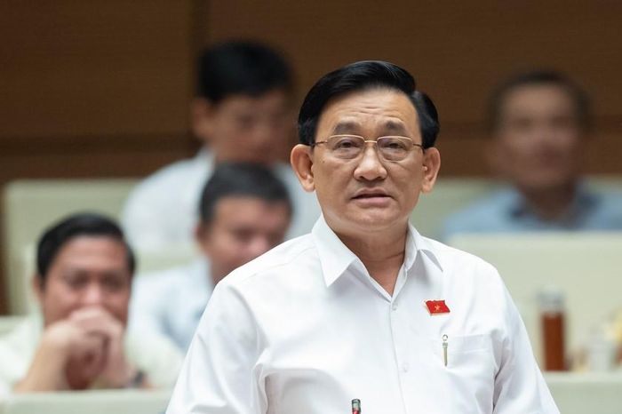 ĐBQH Trần Quốc Tuấn.