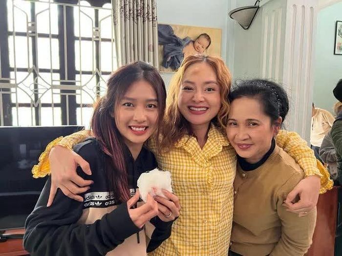 NSND Lan Hương "Bông", Khả Ngân và Lan Phương khoe ảnh hậu trường.