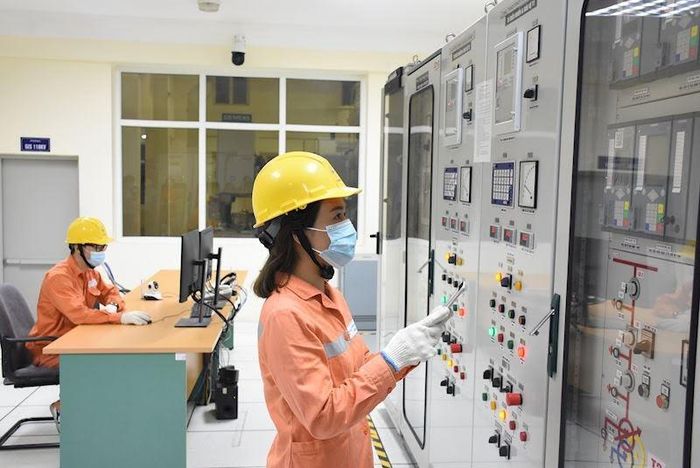Giá bán bán điện của Việt Nam hiện chỉ bằng một nửa giá trung bình thế giới, rẻ hơn các các nước Đông Nam Á như Campuchia, Lào, Indonesia.