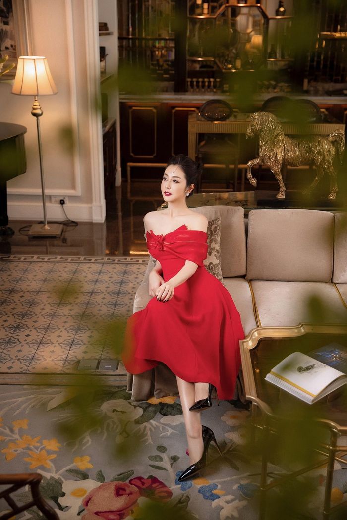 Hoa hậu Jennifer Phạm tái xuất công chúng bằng bộ ảnh thời trang kết hợp cùng NTK Lê Thanh Hòa.