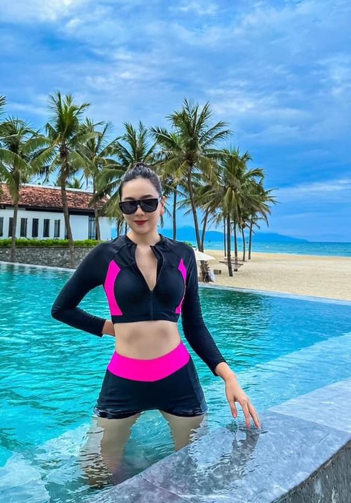 Người đẹp sở hữu chiều cao 1,72m, nhờ sắc vóc hoàn hảo nên cô luôn xuất hiện trên sóng VTV với hình ảnh xinh xắn, hiện đại.