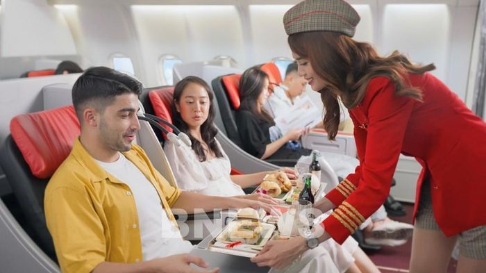Ẩm thực đa dạng được Vietjet phục vụ xuyên suốt trong chuyến bay. Ảnh: Diệp AnH/BNEWS/TTXVN