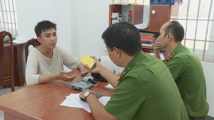 Đối tượng Phan Anh Tuấn tại cơ quan điều tra.