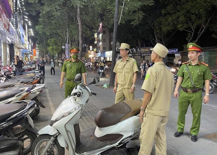 Đến thời điểm này, tình trạng lấn chiếm vỉa hè làm nơi kinh doanh trên phố Chùa Bộc đã cơ bản được xử lý.