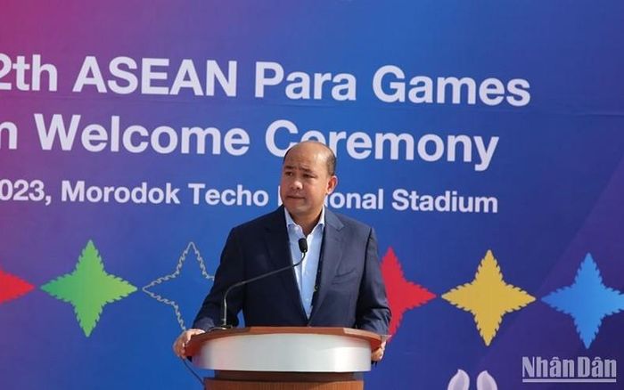 Chủ tịch Hội Liên hiệp Thanh niên Campuchia kiêm Phó Chủ tịch Ủy ban Paralympic quốc gia Campuchia Hun Many phát biểu tại sự kiện.