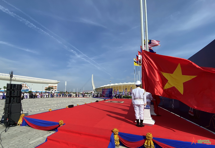 Nghi thức thượng cờ của Đoàn thể thao người khuyết tật Việt Nam. 