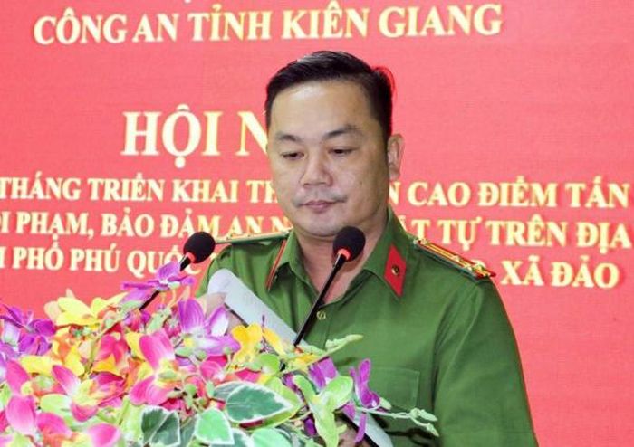 Thượng tá Trương Sa My, Phó trưởng Phòng CSHS Công an tỉnh Kiên Giang tham luận tại hội nghị.