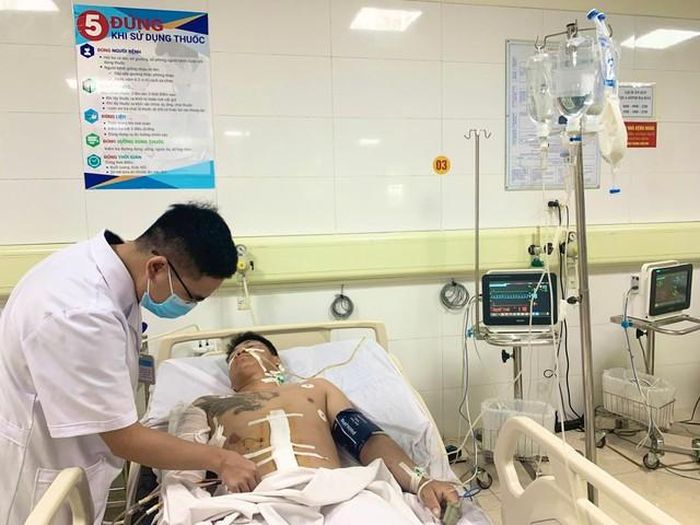 Sau mổ, bệnh nhân được theo dõi và chăm sóc tại khoa Hồi sức cấp cứu.