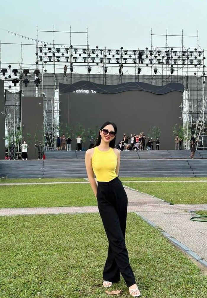 Phong cách đời thường của Á hậu Thùy Linh.