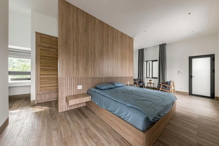 Một phòng ngủ trong căn biệt thự (Ảnh: ArchDaily)