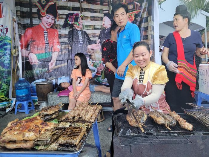 Món ăn vùng Tây Bắc cũng có mặt tại lễ hội.